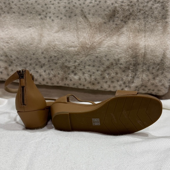 Eileen Fisher Women's Brown Ankle Strap Sandals - Picture 3 of 5